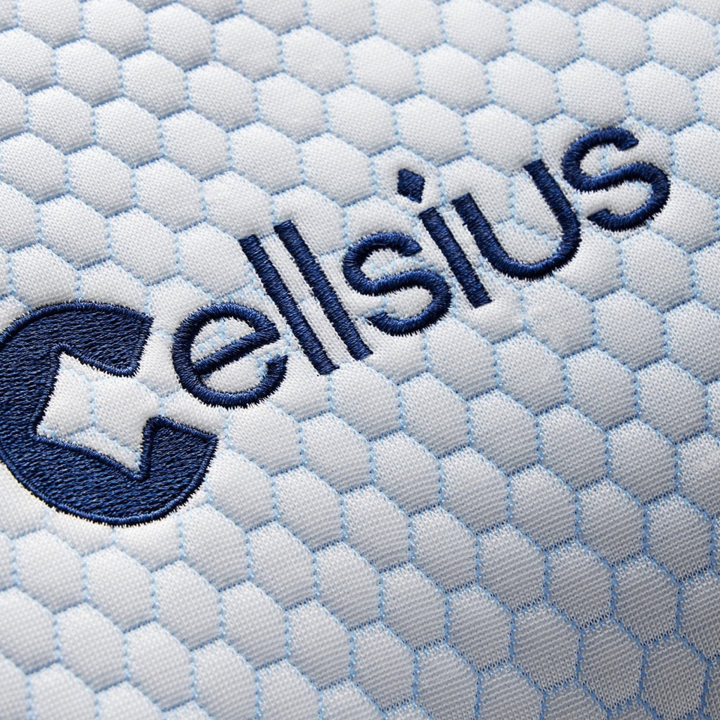Gesticktes Cellsius Logo auf dem atmungsaktiven Wabenstoff